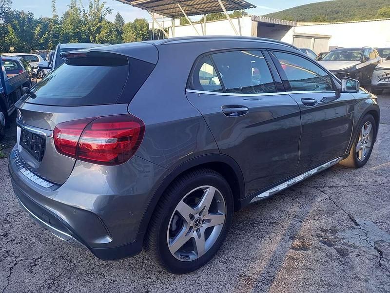 Gebraucht Mercedes GLA200 AMG line 156 PS (114 kW) 2020 Grau SUV