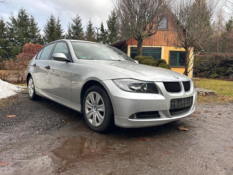 Gebraucht BMW 318 129 PS (94 kW) 2005 Silber Limousine
