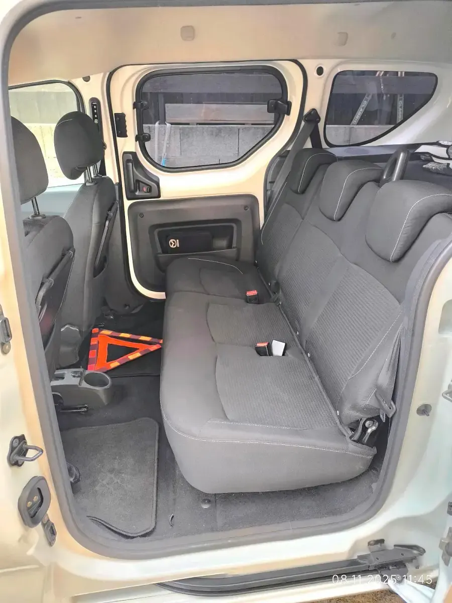 Gebraucht Dacia Dokker 102 PS (75 kW) 2018 Weiß Van / Kleinbus