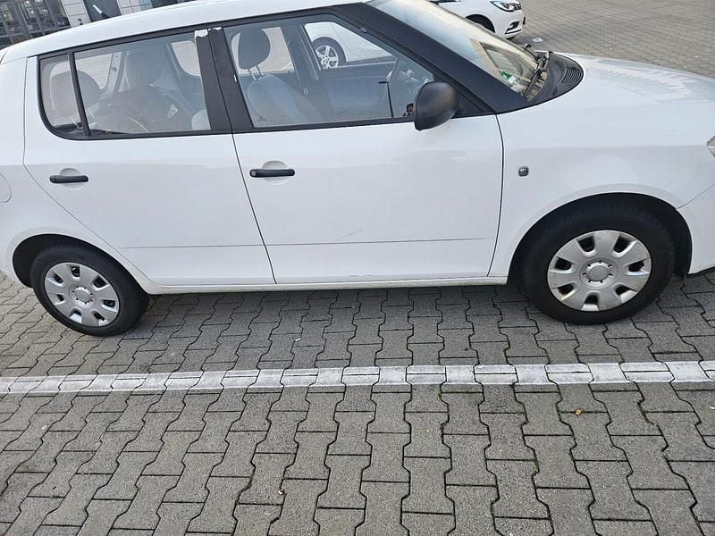 Gebraucht Skoda Fabia 69 PS (50 kW) 2009 Weiß Kleinwagen