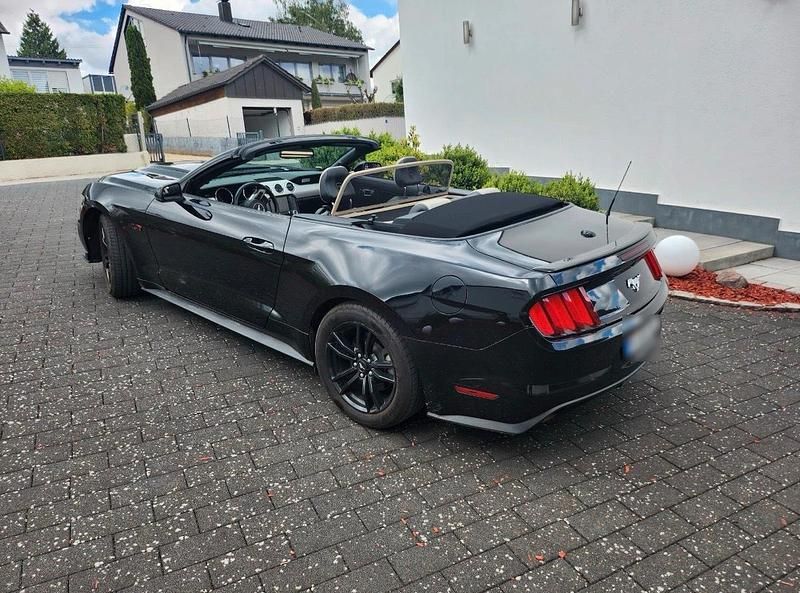 Second-hand Ford Mustang 314 CP (230 kW) 2017 Negru Cabrio