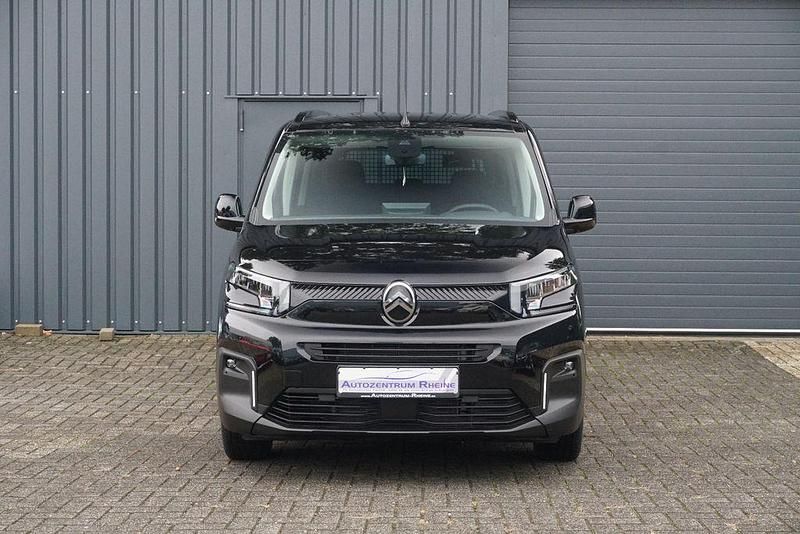 Neu Citroën Berlingo Style 131 PS (96 kW) 2025 Schwarz Van / Kleinbus