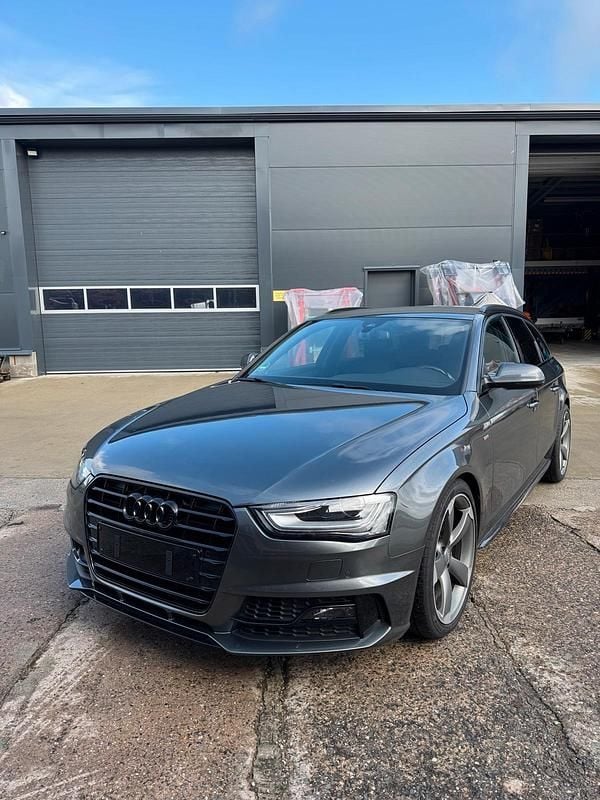 Grau Gebraucht 2015 Audi A4 Competition Kombi | 13.900 € (Etwas zu teuer) - Bild 1/4