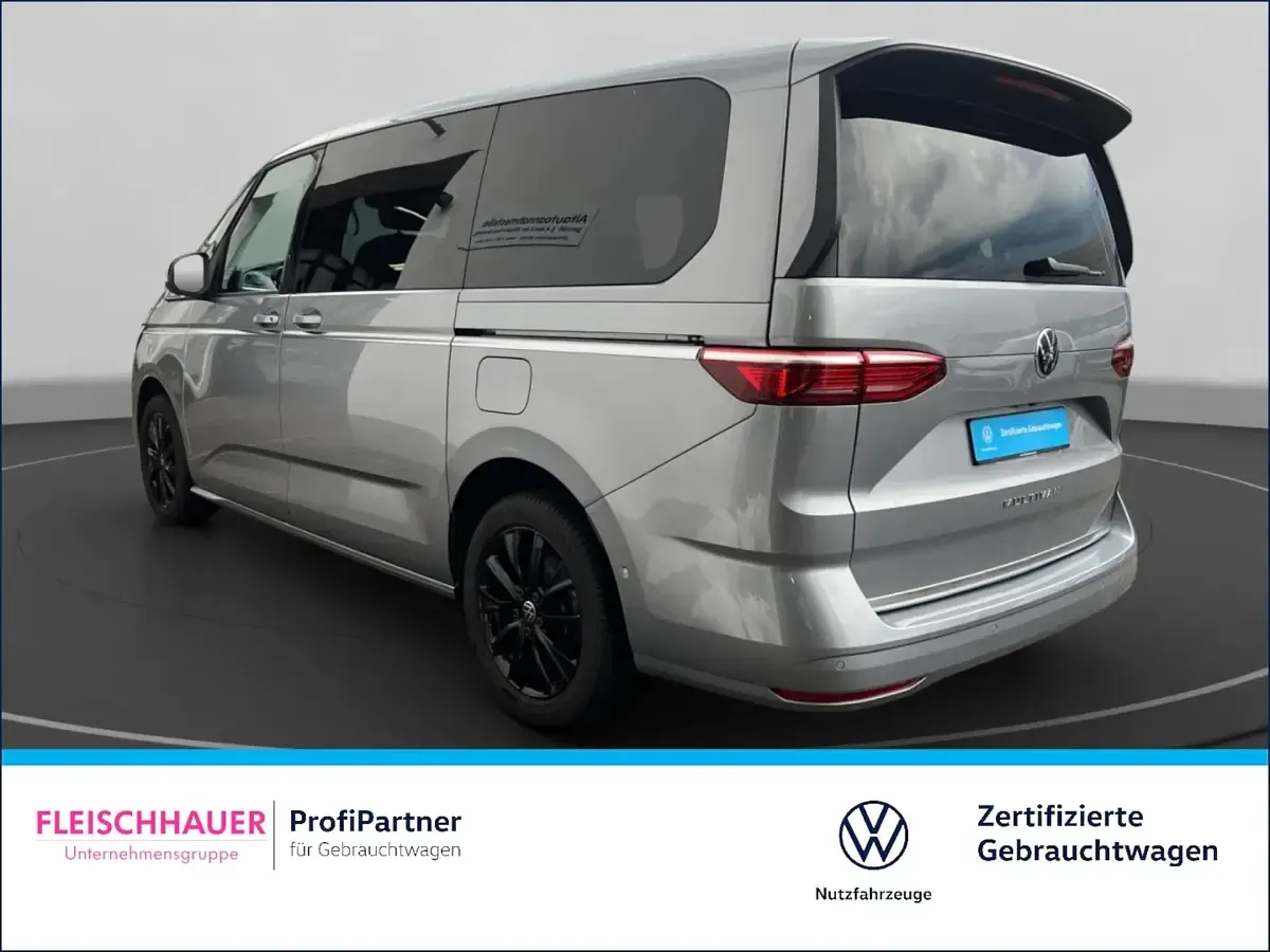 Gebraucht VW Multivan Style 150 PS (110 kW) 2025 Silber Van / Kleinbus