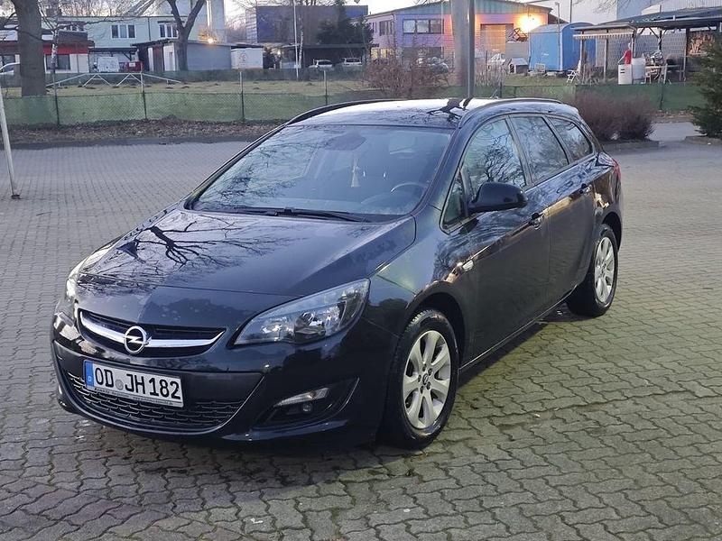 Gebraucht Opel Astra Edition 140 PS (102 kW) 2014 Schwarz Kombi