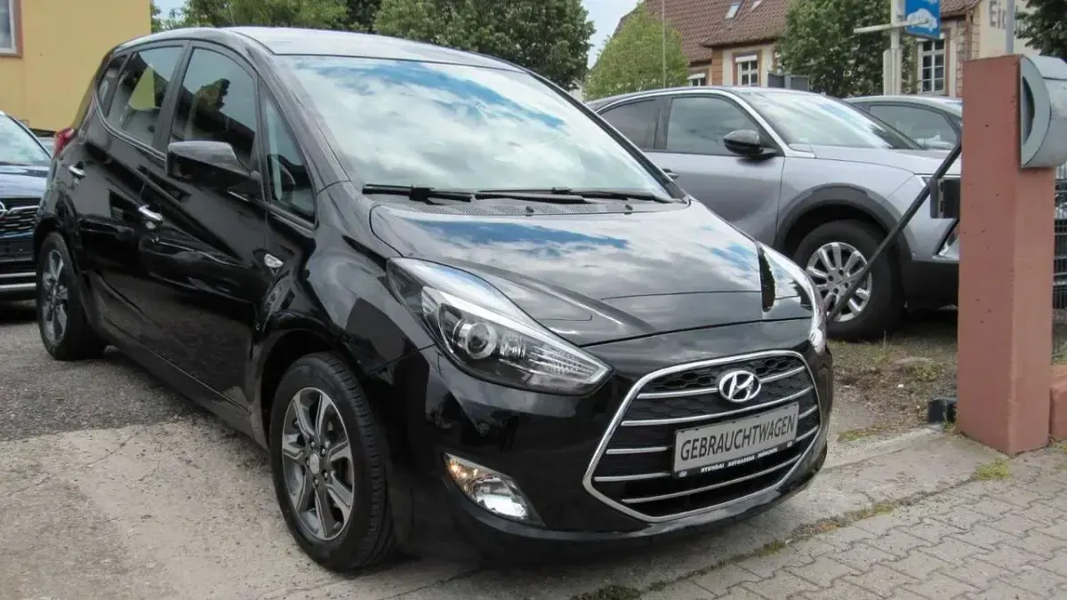 Gebraucht Hyundai ix20 Space Plus 125 PS (91 kW) 2017 Schwarz Kleinwagen