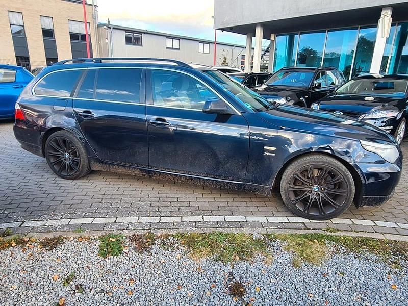 Blau Gebraucht 2009 BMW 530 Advantage Kombi | 2.850 € (Superpreis) - Bild 1/4