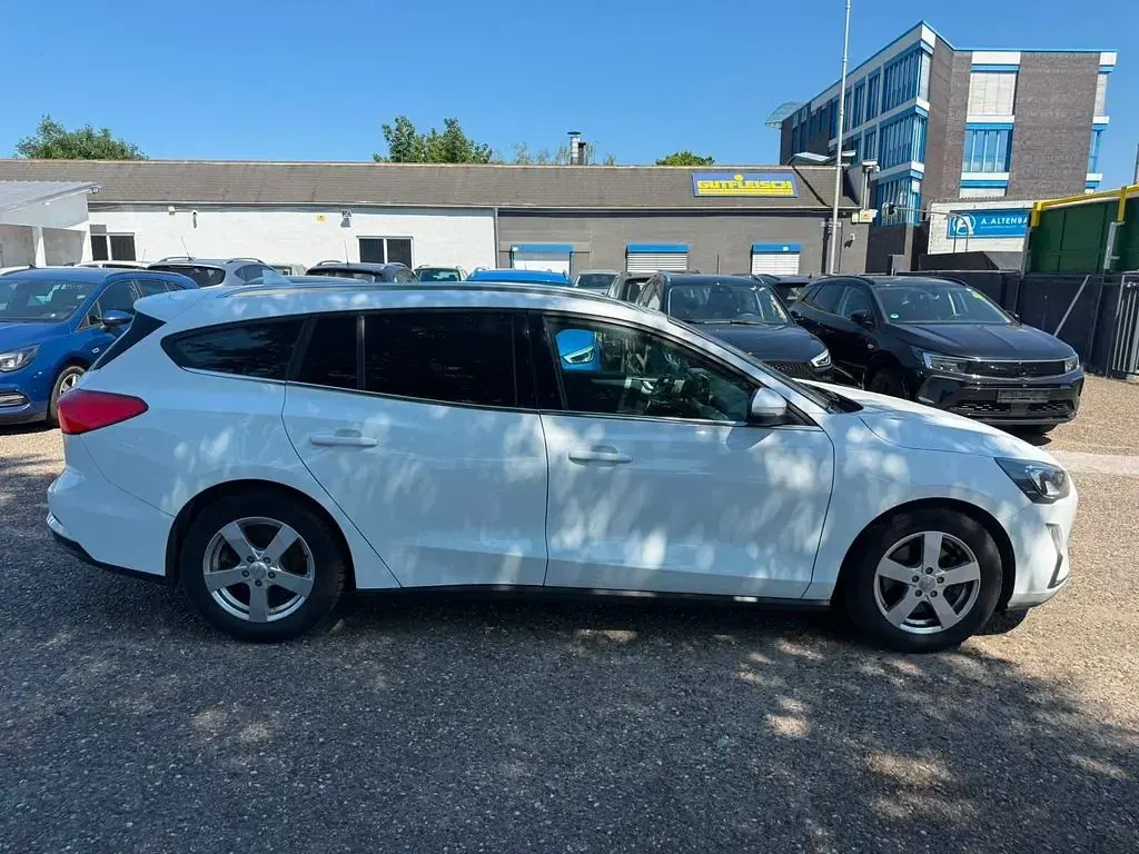 Gebraucht Ford Focus 120 PS (88 kW) 2020 Weiß Limousine