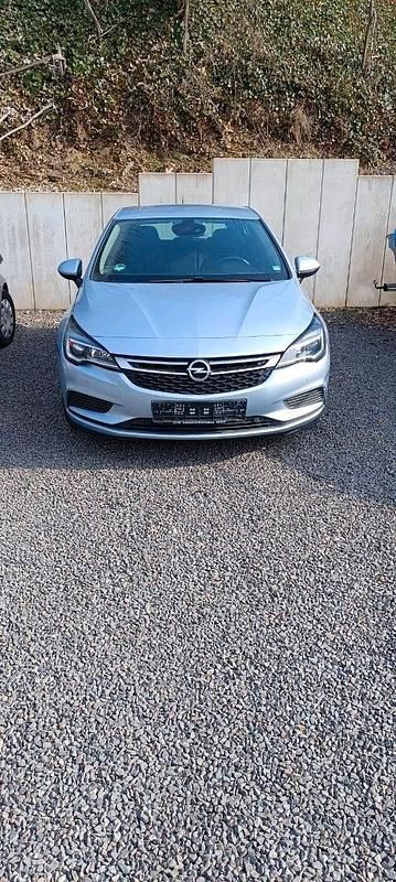 Gebraucht Opel Astra 101 PS (74 kW) 2016 Blau Limousine