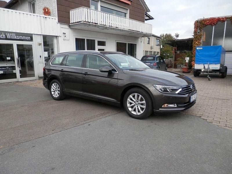 Braun Gebraucht 2015 VW Passat Comfortline Kombi | 8.690 € (Guter Preis) - Bild 1/4
