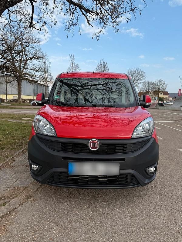 Gebraucht Fiat Doblò 120 PS (88 kW) 2017 Rot Van / Kleinbus