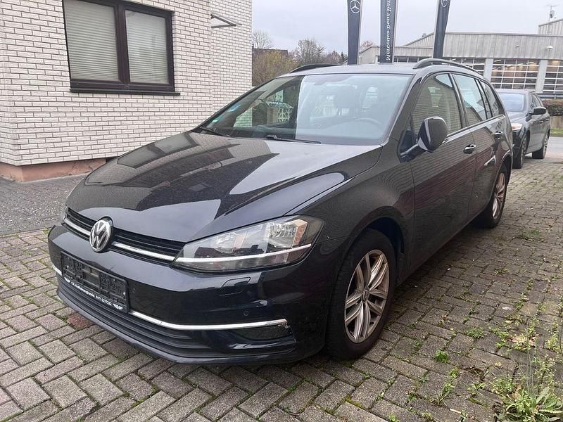 Schwarz Gebraucht 2018 VW Golf VII Comfortline Kombi | 11.000 € (Guter Preis) - Bild 1/4