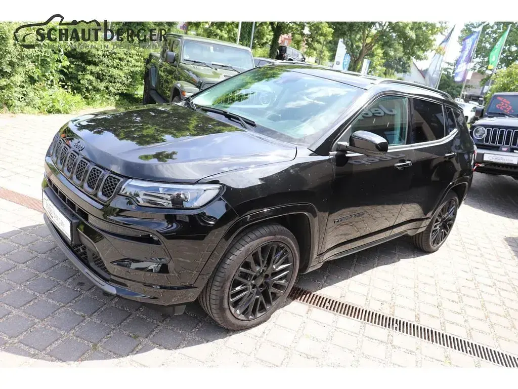 Gebraucht Jeep Compass 131 PS (96 kW) 2024 Schwarz SUV