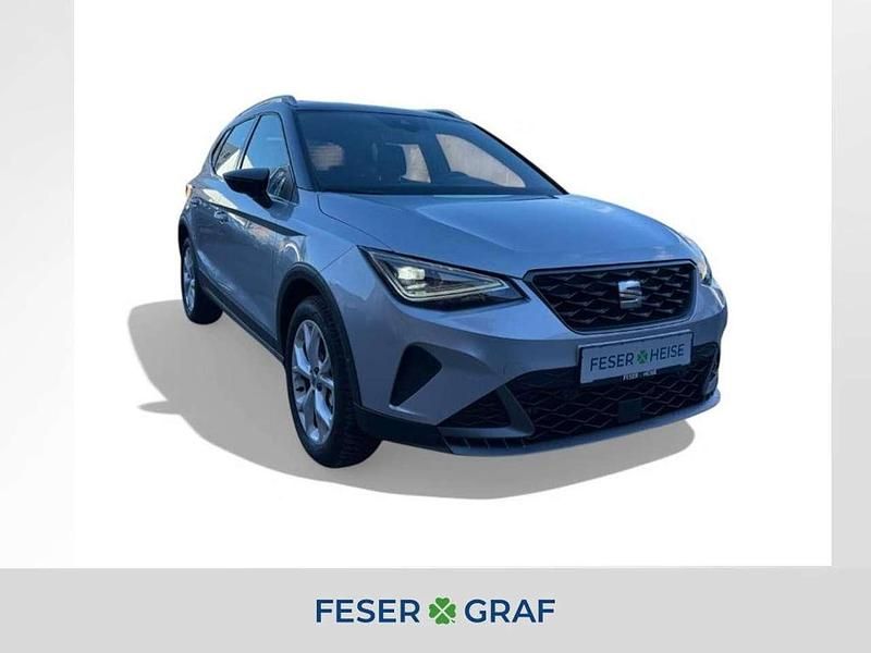 Urban silber Gebraucht 2024 Seat Arona FR SUV | 21.740 € (Fairer Preis) - Bild 1/4
