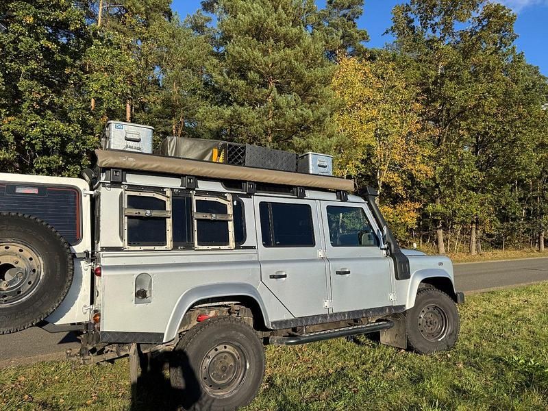 Silber Gebraucht 2011 Land Rover Defender SUV | 51.900 € - Bild 1/1