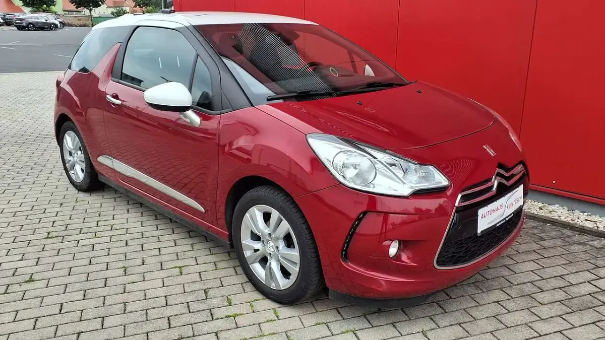 Gebraucht Citroën DS3 So Chic 82 PS (60 kW) 2016 Rubirot/dachfarbe opal weiss Kleinwagen