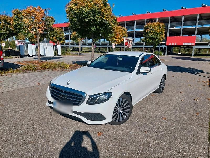 Weiß Gebraucht 2016 Mercedes 220 Limousine | 19.999 € (Fairer Preis) - Bild 1/4