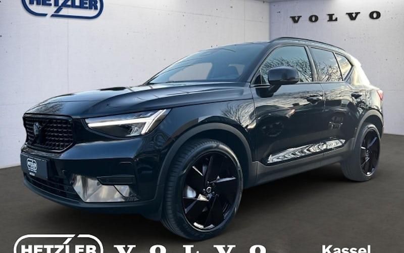 Neu Volvo XC40 Plus 163 PS (119 kW) 2026 Schwarz SUV