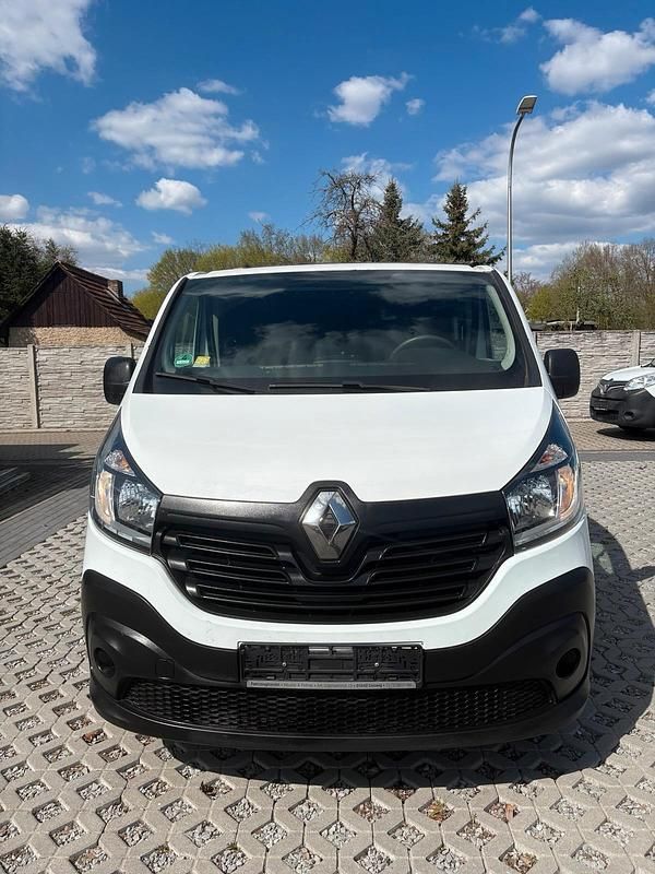 Second-hand Renault Trafic 2015 Alb Monovolum