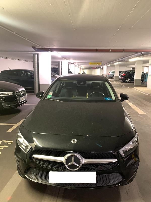 Schwarz Gebraucht 2022 Mercedes A250 Limousine | 25.900 € (Fairer Preis) - Bild 1/4