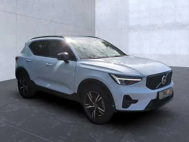 Używany Volvo XC40 120 KM (88 kW) 2025 SUV