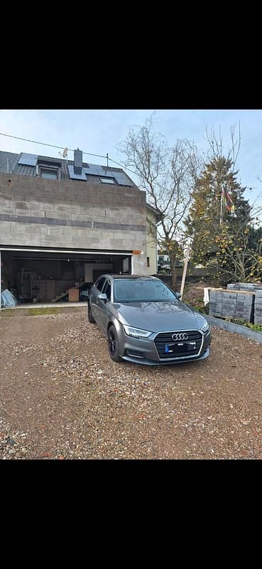 Grau Gebraucht 2018 Audi A3 Limousine | 16.990 € (Guter Preis) - Bild 1/4
