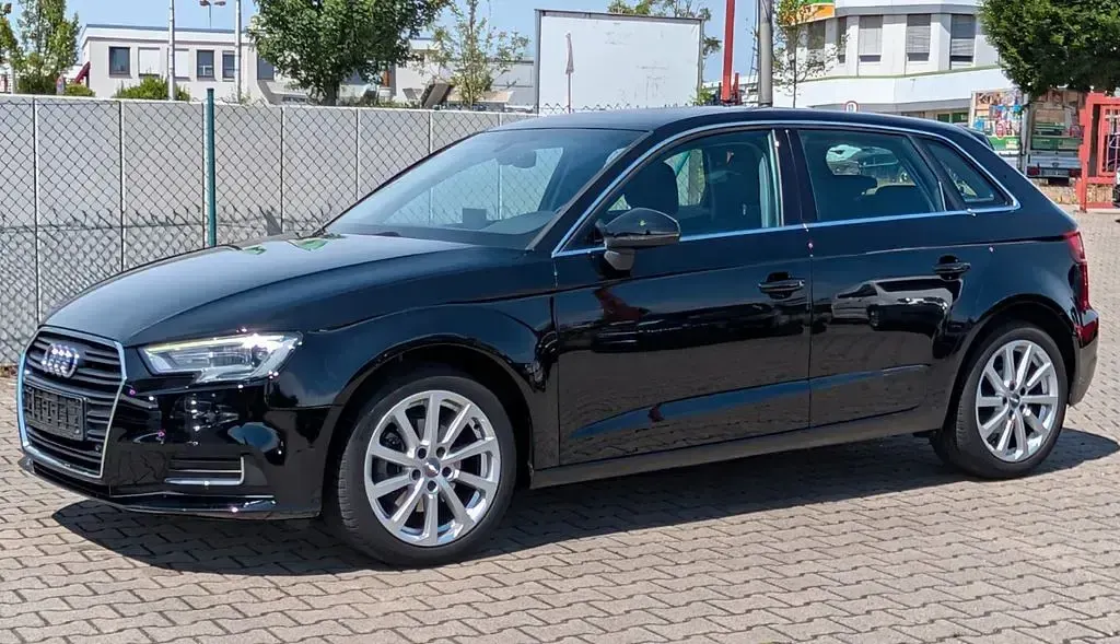 Gebraucht Audi A3 Design 116 PS (85 kW) 2019 Schwarz Limousine