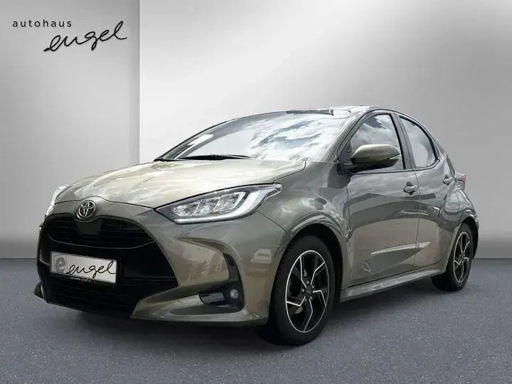 Pure) white ii (weiss Gebraucht 2020 Toyota Yaris Comfort Kleinwagen | 13.990 € (Teuer) - Bild 1/4