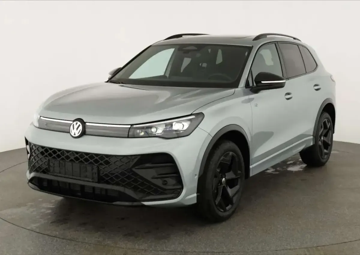 Neu VW Tiguan R-line 193 PS (141 kW) 2025 Oyster silver metallic SUV