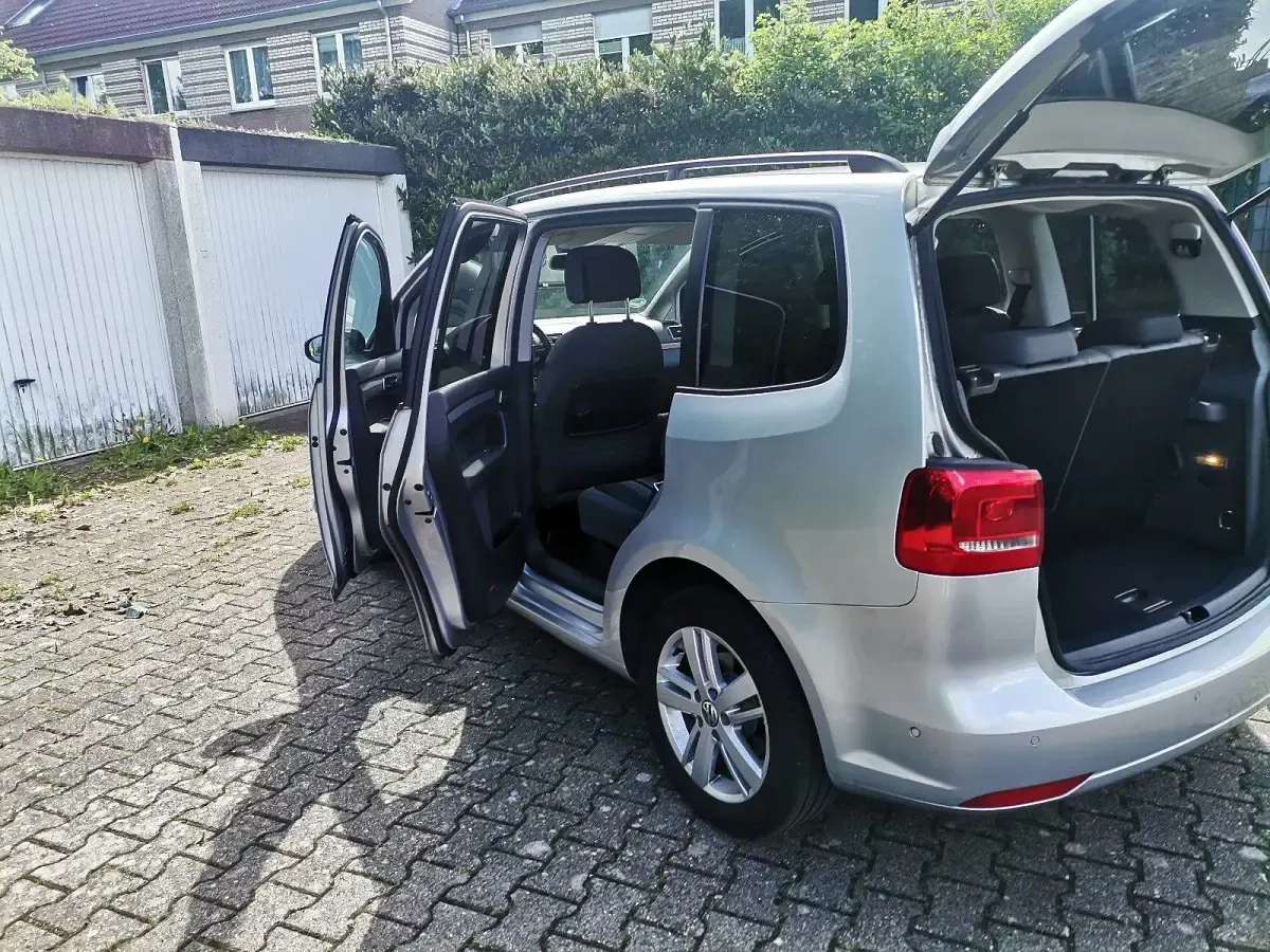 Gebraucht VW Touran Match 143 PS (105 kW) 2013 Silber Van / Kleinbus