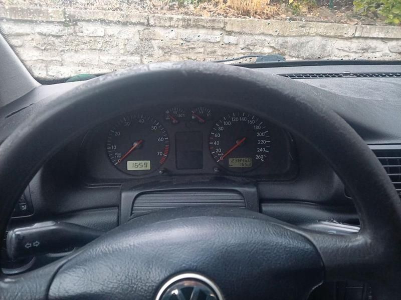 Gebraucht VW Passat Highline 150 PS (110 kW) 2000 Silber Limousine