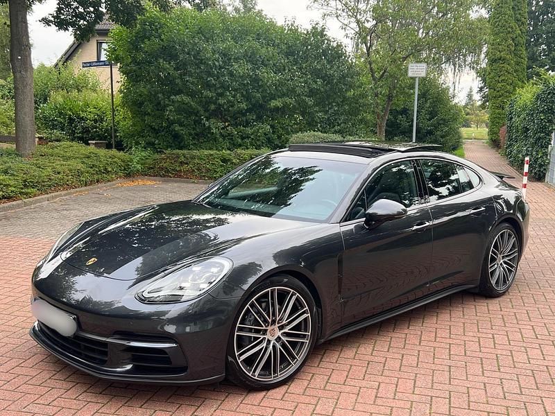 Grau Gebraucht 2018 Porsche Panamera 4 Limousine | 44.000 € (Superpreis) - Bild 1/4