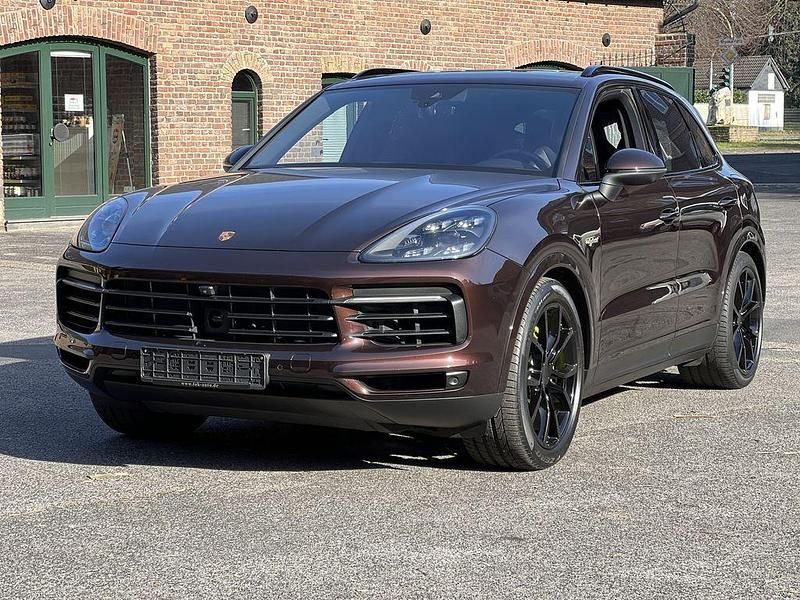 Mahagonimetallic Gebraucht 2018 Porsche Cayenne SUV | 66.790 € - Bild 1/4