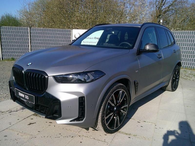 Grau Gebraucht 2025 BMW X5 M Sport SUV | 111.990 € (Etwas zu teuer) - Bild 1/4