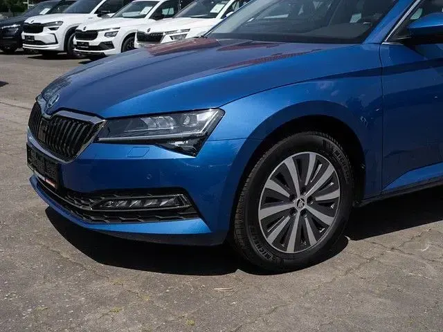 Gebraucht Skoda Superb Style 150 PS (110 kW) 2023 Blau Kombi