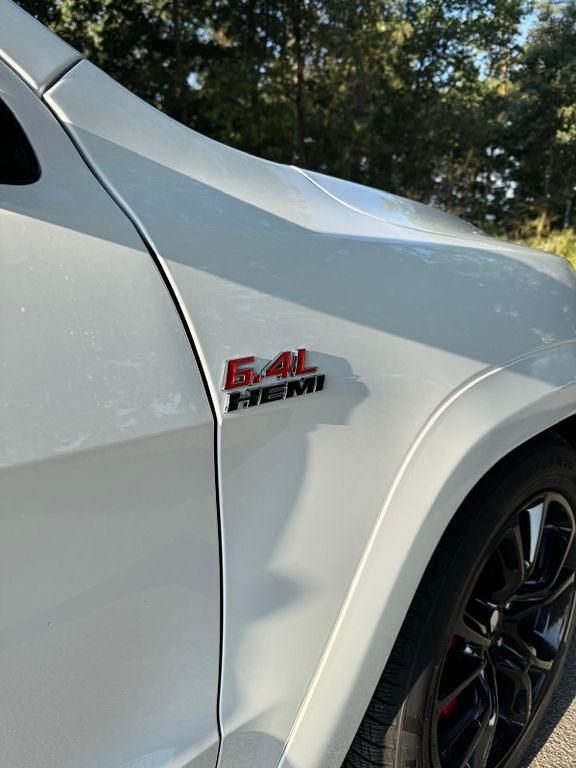 Weiß Gebraucht 2015 Jeep Grand Cherokee SRT SUV | 29.490 € (Superpreis) - Bild 1/4
