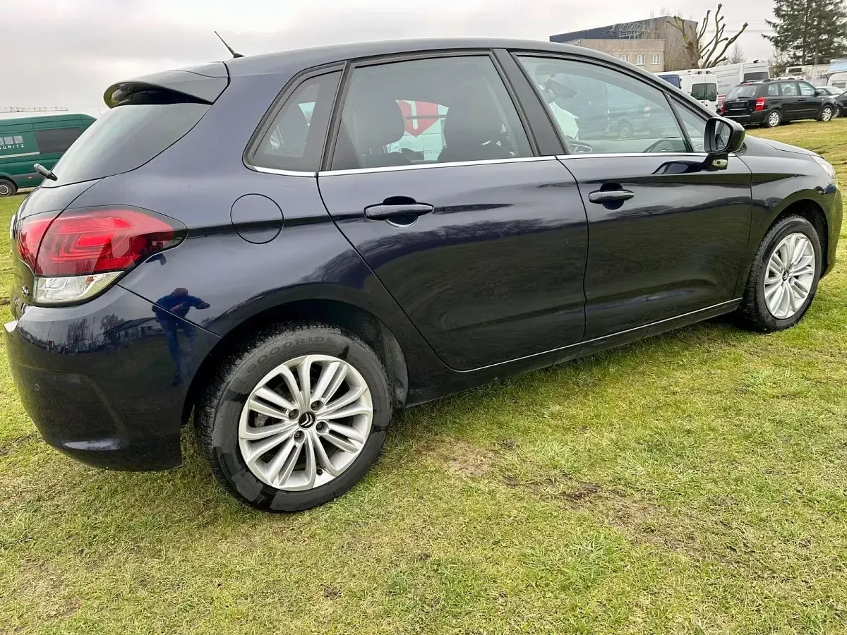 Używany Citroën C4 SELECTION 110 KM (80 kW) 2016 Niebieski Sedan/Limuzyna