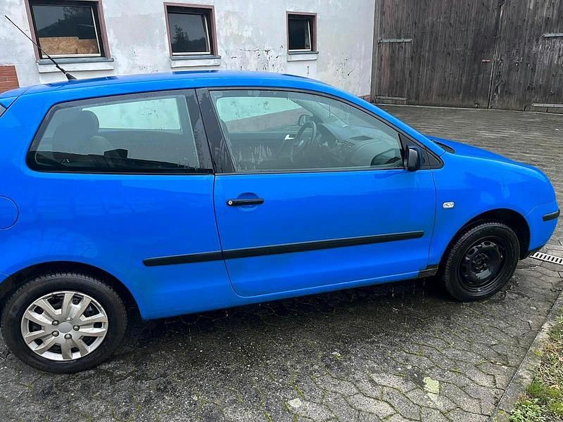 Gebraucht VW Polo 54 PS (39 kW) 2002 Blau Kleinwagen