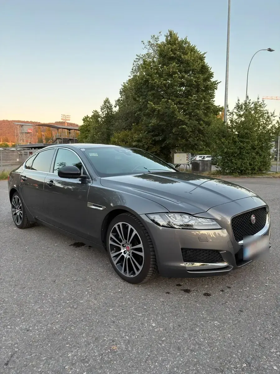 Gebraucht Jaguar XF 180 PS (132 kW) 2016 Limousine