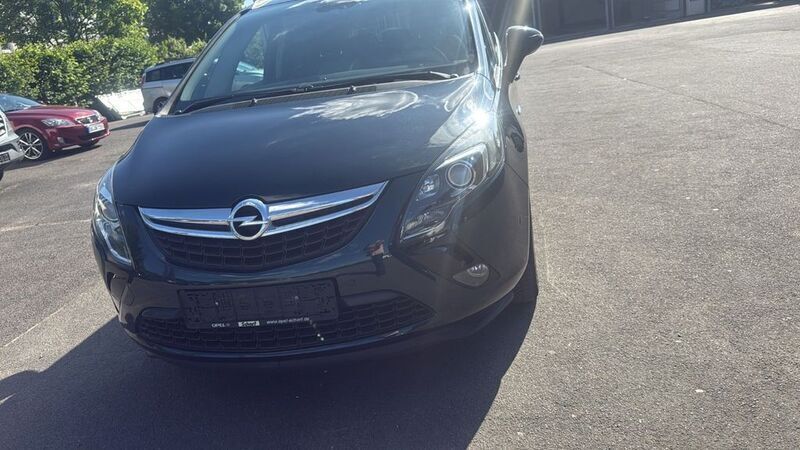 Grün Gebraucht 2014 Opel Zafira Tourer Innovation Van / Kleinbus | 8.900 € (Fairer Preis) - Bild 1/4