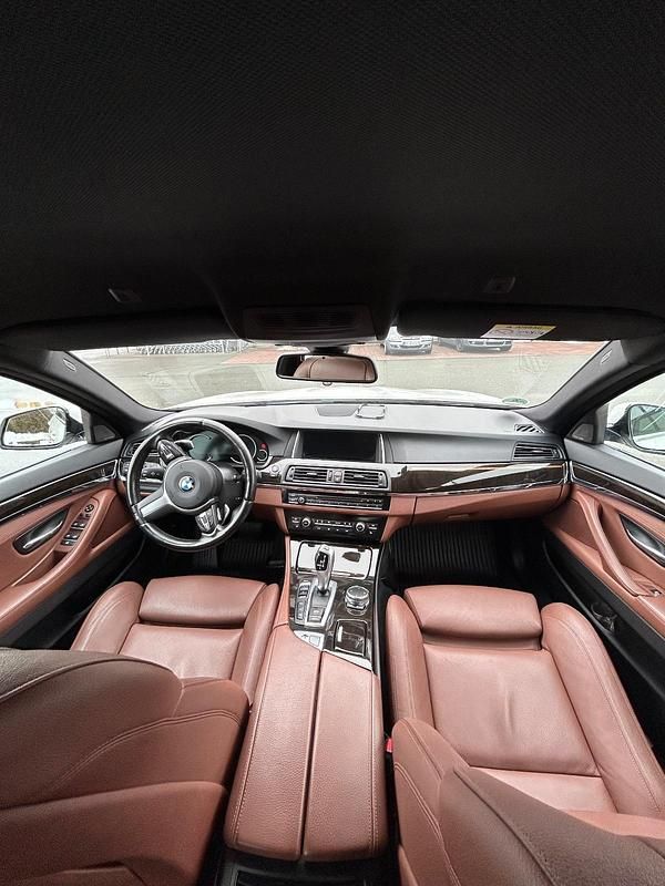 Gebraucht BMW 520 Luxury Line 195 PS (143 kW) 2015 Weiß Limousine