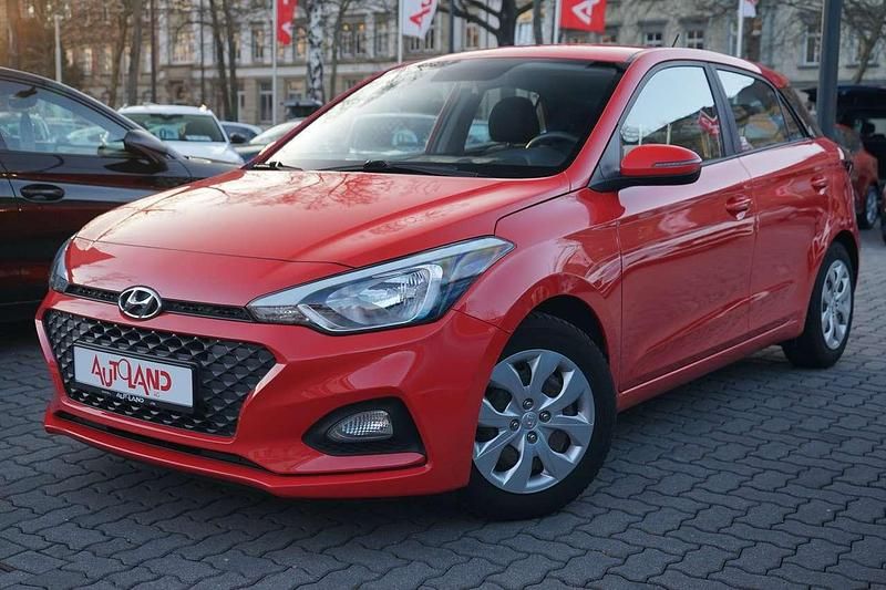 Gebraucht Hyundai i20 Select 75 PS (55 kW) 2019 Rot Kleinwagen