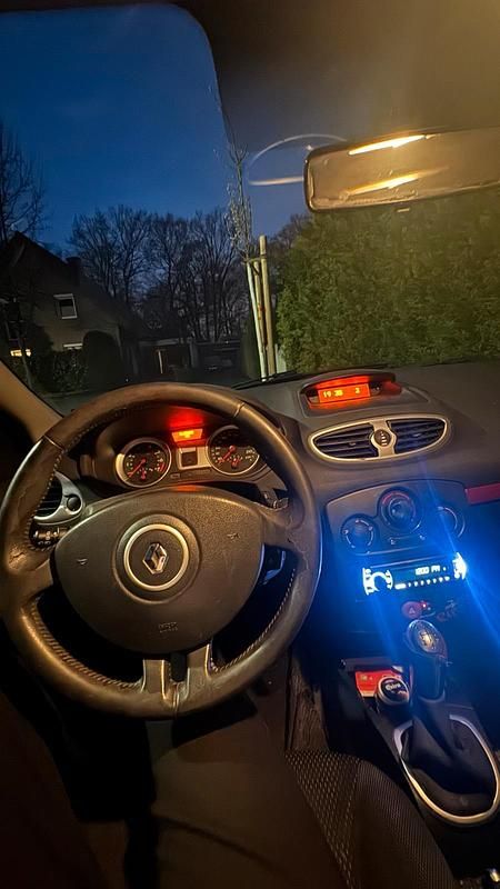 Gebraucht Renault Clio II 75 PS (55 kW) 2007 Silber Kleinwagen