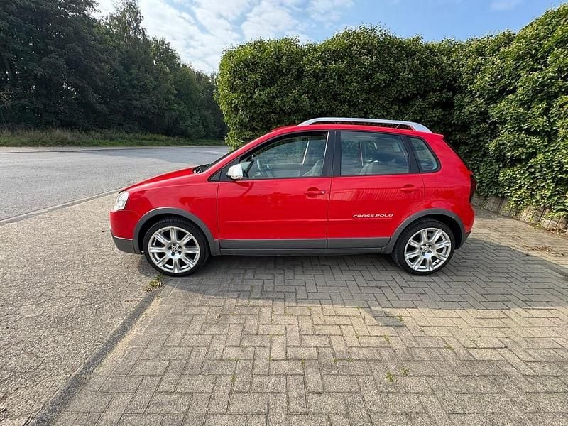 Rot Gebraucht 2006 VW Polo Cross Kleinwagen | 2.000 € - Bild 1/4