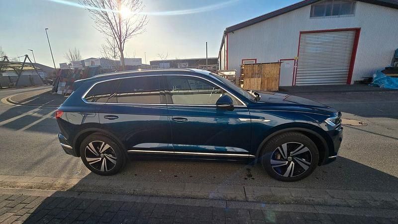 Gebraucht VW Touareg 286 PS (210 kW) 2018 Blau SUV