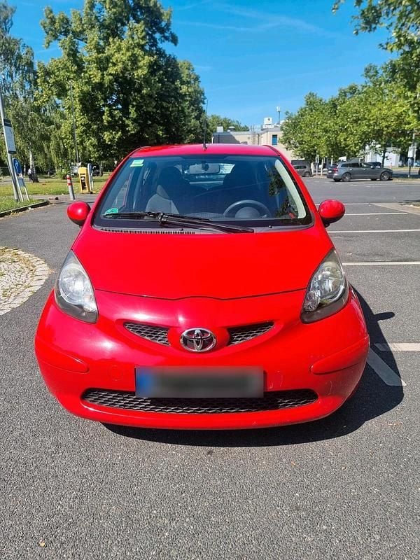 Gebraucht Toyota Aygo 68 PS (50 kW) 2009 Rot Kleinwagen