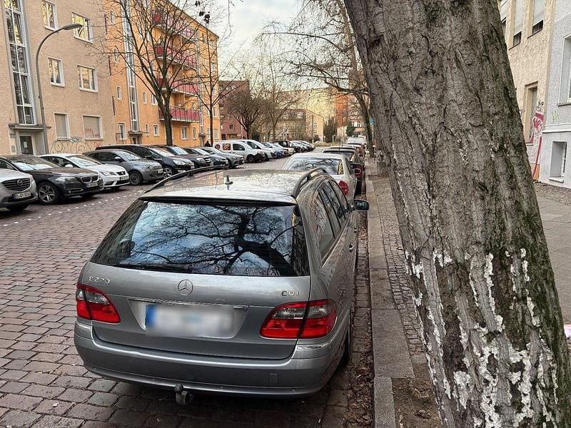 Gebraucht Mercedes E220 Avantgarde 170 PS (125 kW) 2009 Grau Kombi