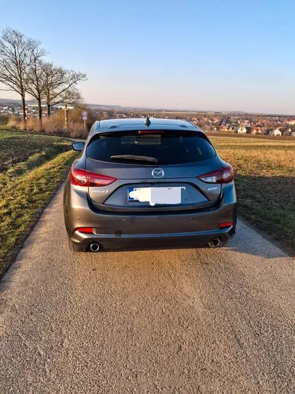 Gebraucht Mazda 3 Exclusive-Line 120 PS (88 kW) 2017 Grau Limousine