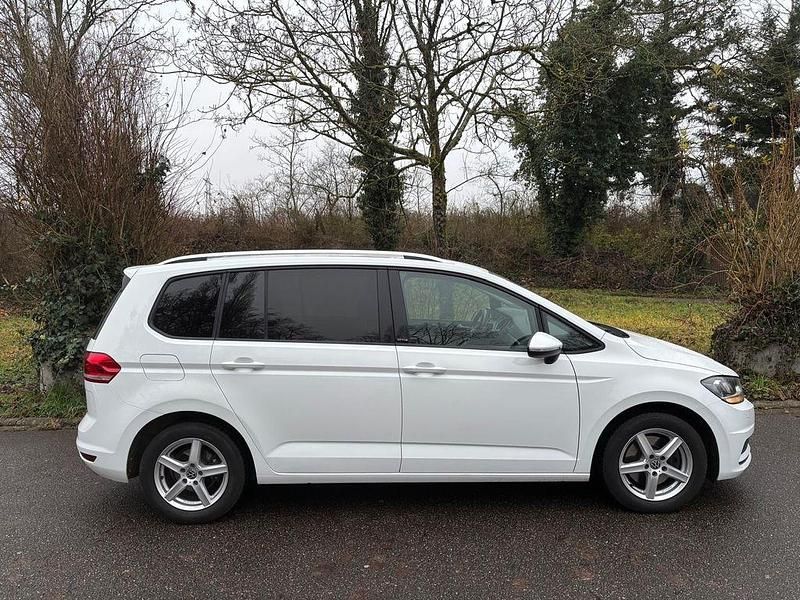 Weiß Gebraucht 2021 VW Touran Active Van / Kleinbus | 19.500 € (Superpreis) - Bild 1/4