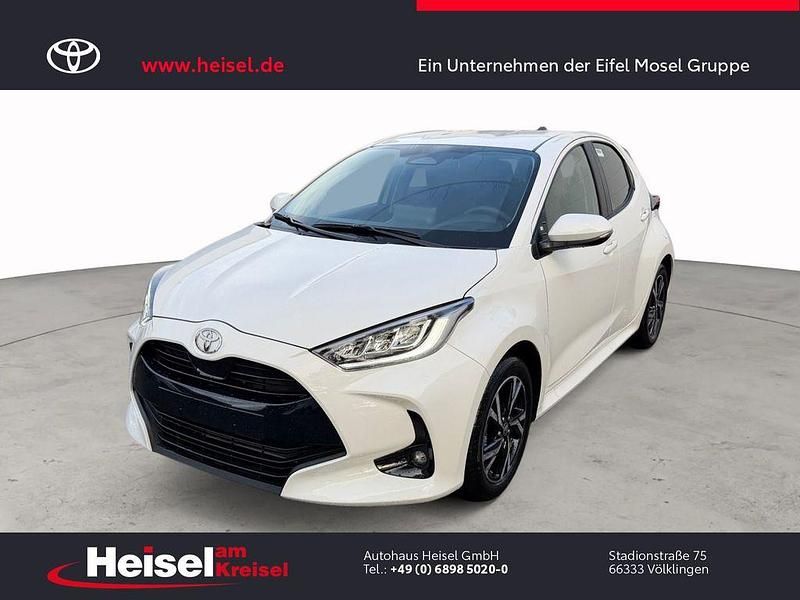Weiß Neu 2025 Toyota Yaris Hybrid Limousine | 29.590 € (Teuer) - Bild 1/4